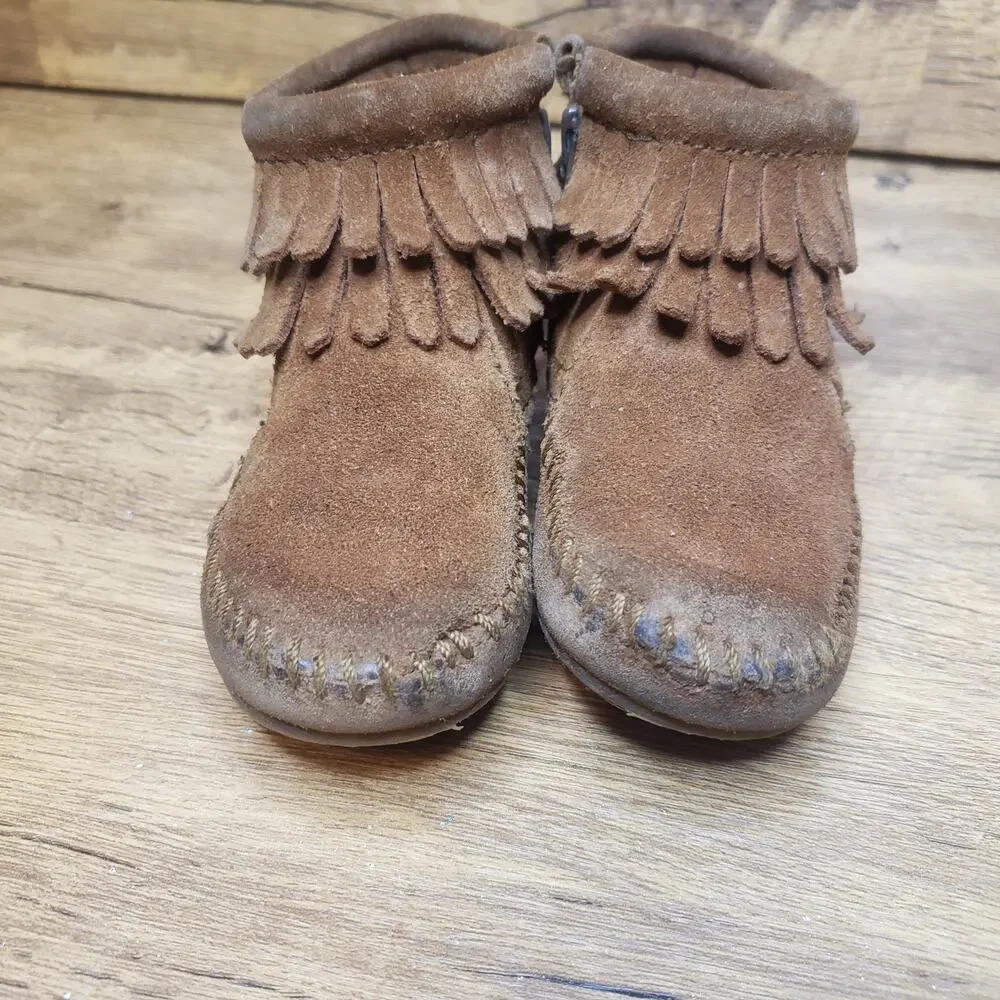 Minnetonka brown leather double fringe ankle bootie sz 5